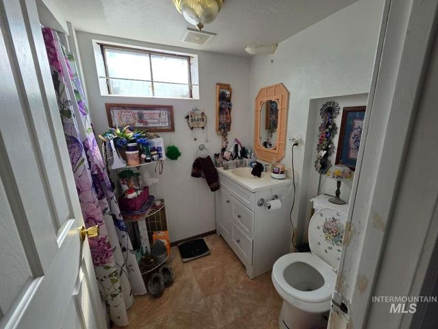 1225 Juniper St, Mountain Home, ID 83647