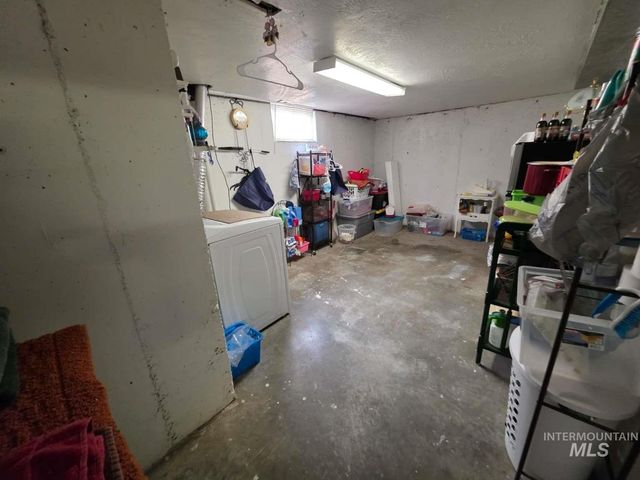 1225 Juniper St, Mountain Home, ID 83647