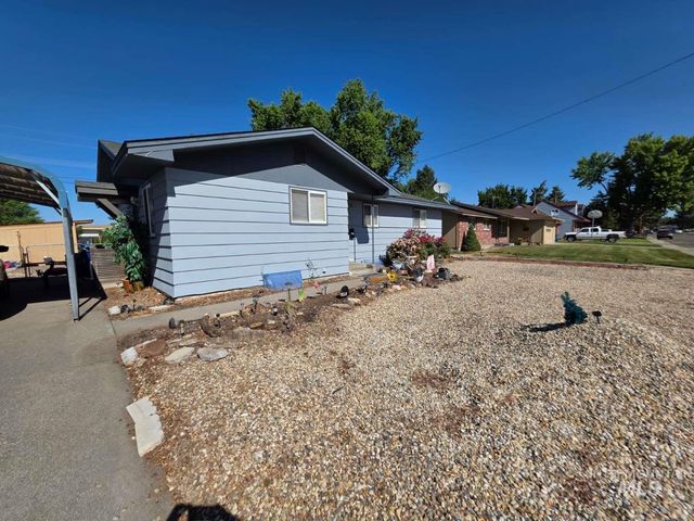 1225 Juniper St, Mountain Home, ID 83647