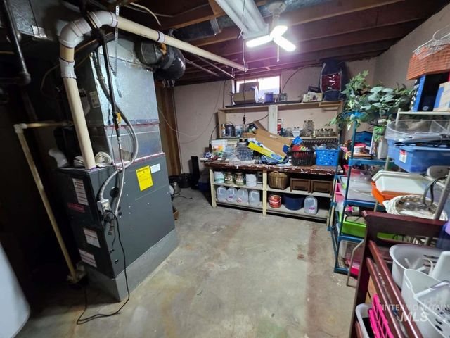 1225 Juniper St, Mountain Home, ID 83647