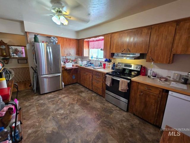 1225 Juniper St, Mountain Home, ID 83647