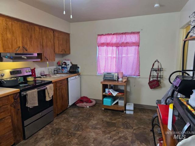 1225 Juniper St, Mountain Home, ID 83647
