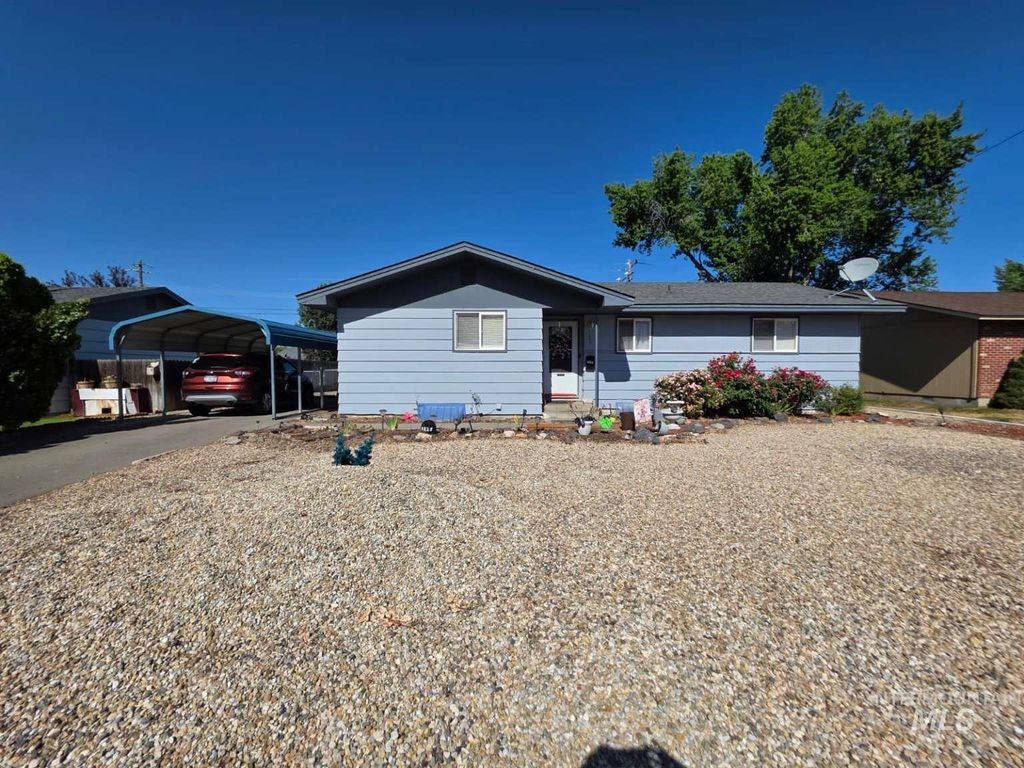 1225 Juniper St, Mountain Home, ID 83647