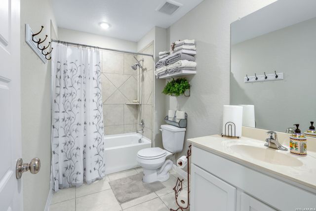 1144 AMBER LK, Seguin, TX 78155