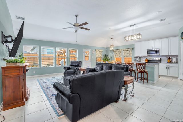 1144 AMBER LK, Seguin, TX 78155