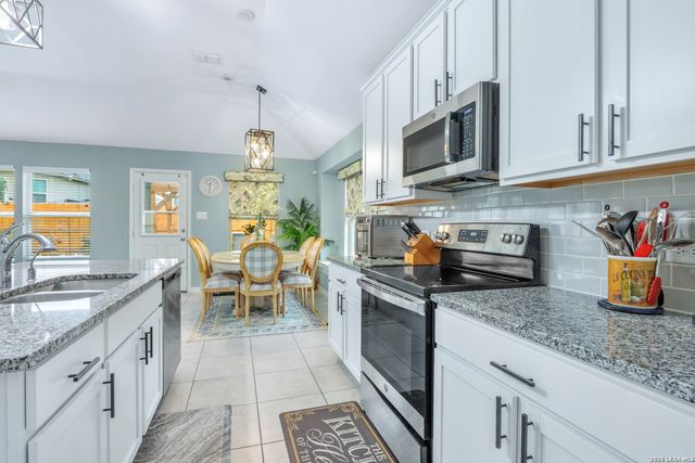 1144 AMBER LK, Seguin, TX 78155