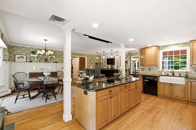 7 Private Road, Huntington, NY 11743