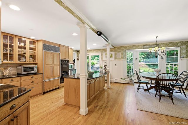 7 Private Road, Huntington, NY 11743