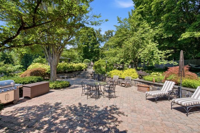 7 Private Road, Huntington, NY 11743