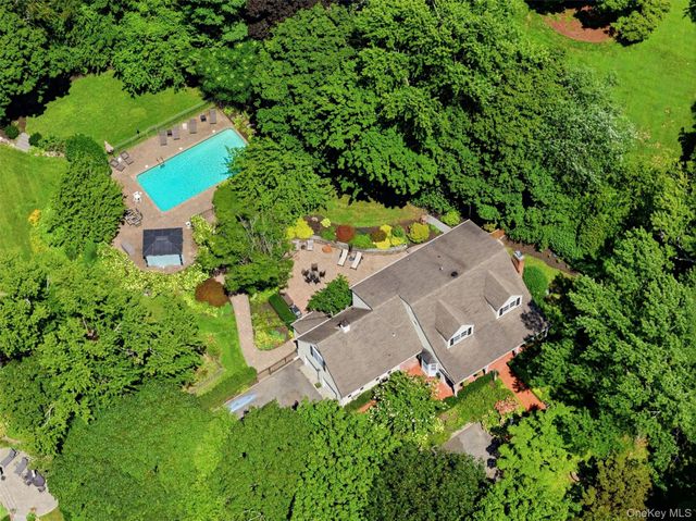 7 Private Road, Huntington, NY 11743