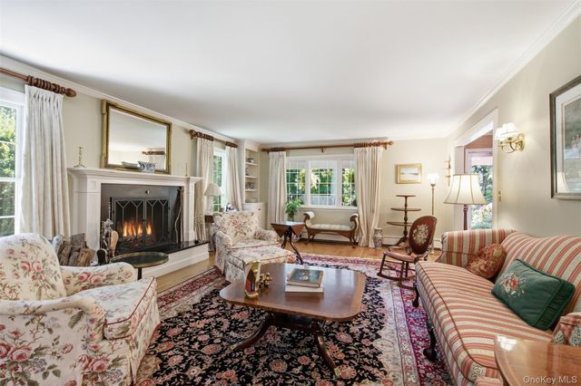 7 Private Road, Huntington, NY 11743