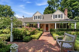 7 Private Road, Huntington, NY 11743