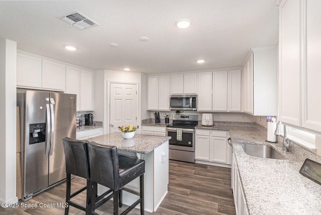 1043 Corbin Circle SW, Palm Bay, FL 32908