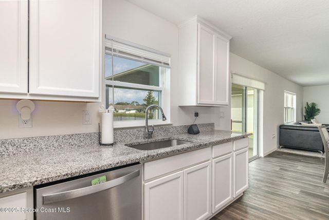 1043 Corbin Circle SW, Palm Bay, FL 32908