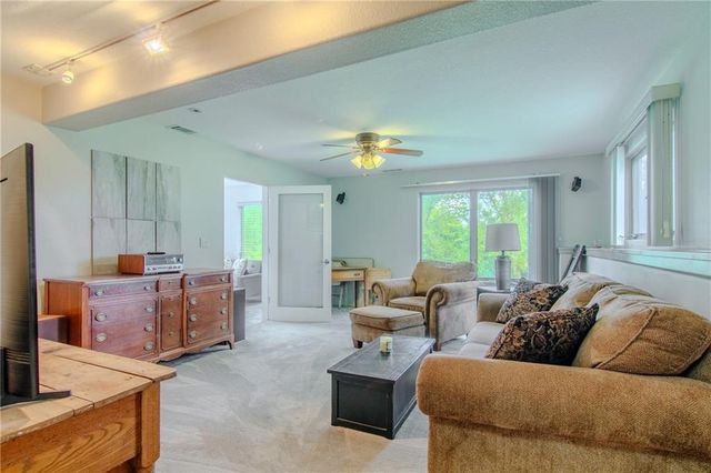 6301 E 285th Street, Freeman, MO 64746