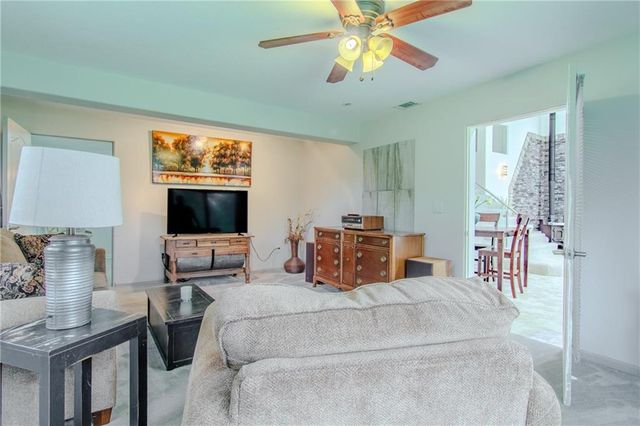 6301 E 285th Street, Freeman, MO 64746
