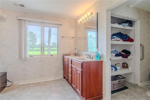 6301 E 285th Street, Freeman, MO 64746
