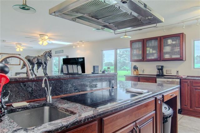 6301 E 285th Street, Freeman, MO 64746