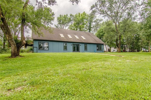 6301 E 285th Street, Freeman, MO 64746