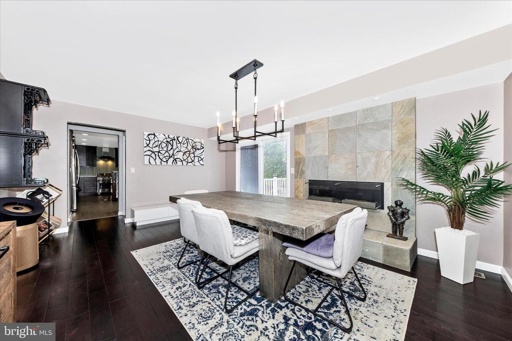 Image 10 of property listing at 17104 LABURNUM CT, Rockville, MD 20855