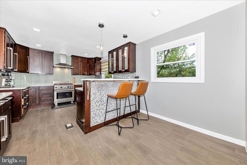 Image 15 of property listing at 17104 LABURNUM CT, Rockville, MD 20855