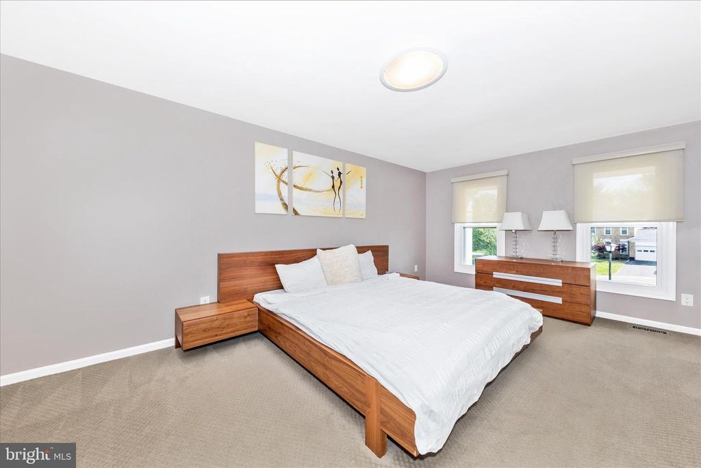 Image 17 of property listing at 17104 LABURNUM CT, Rockville, MD 20855