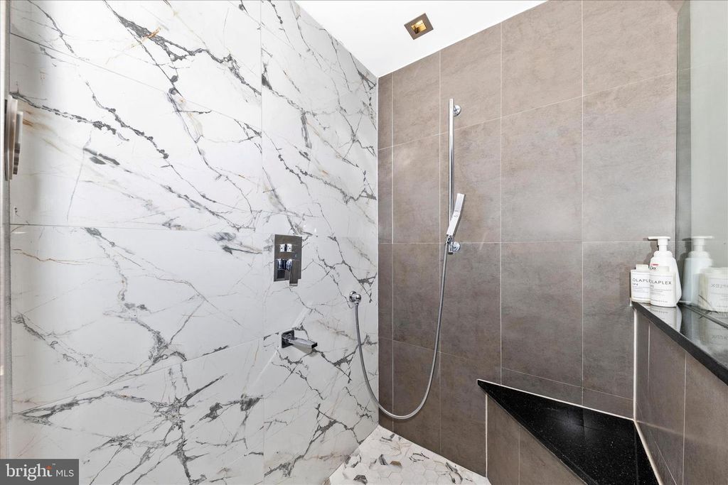 Image 20 of property listing at 17104 LABURNUM CT, Rockville, MD 20855