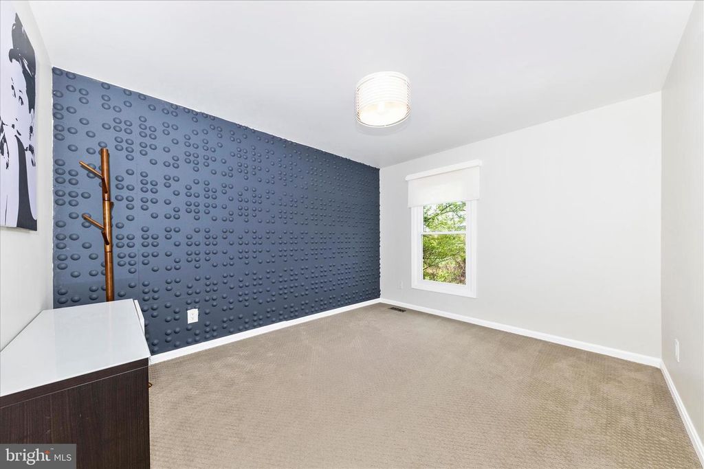 Image 22 of property listing at 17104 LABURNUM CT, Rockville, MD 20855