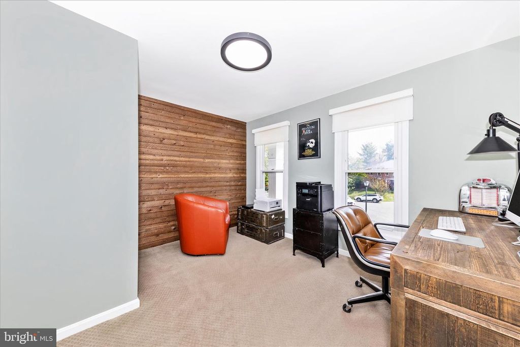 Image 23 of property listing at 17104 LABURNUM CT, Rockville, MD 20855