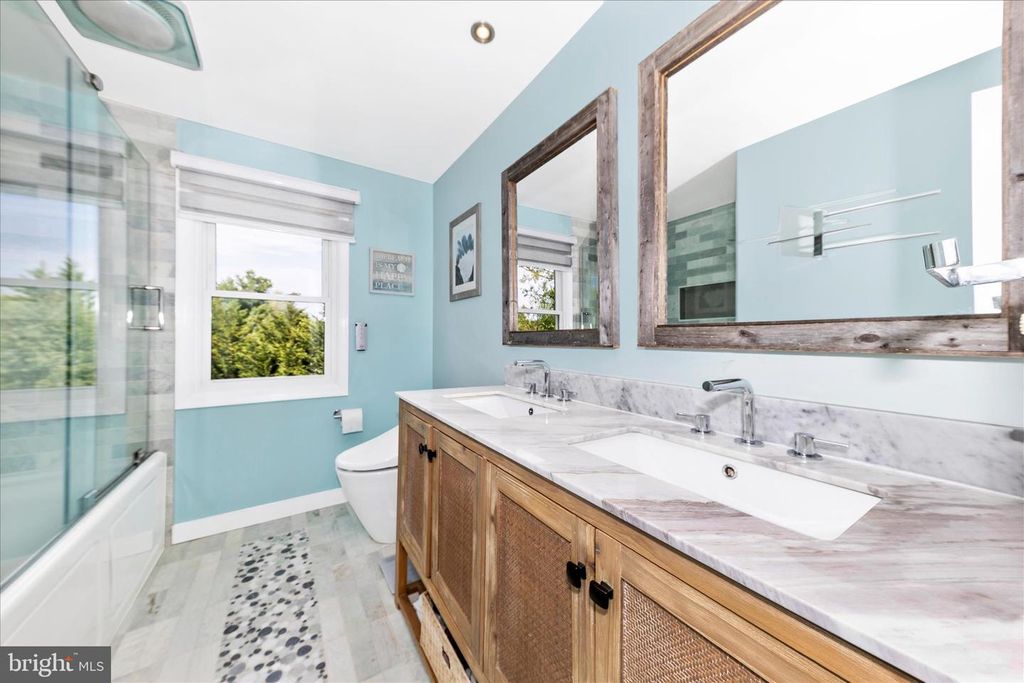 Image 24 of property listing at 17104 LABURNUM CT, Rockville, MD 20855