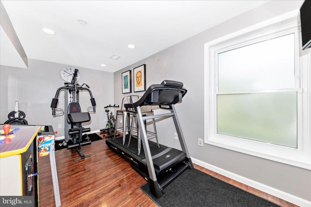 Image 30 of property listing at 17104 LABURNUM CT, Rockville, MD 20855