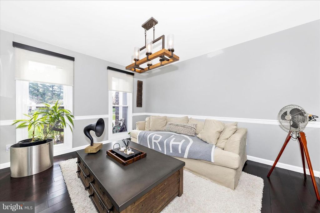 Image 6 of property listing at 17104 LABURNUM CT, Rockville, MD 20855