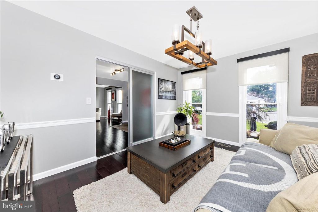 Image 7 of property listing at 17104 LABURNUM CT, Rockville, MD 20855