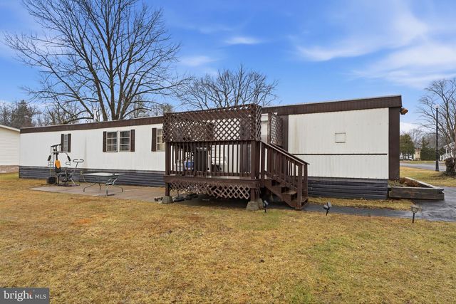 274 HICKORY DR, Doylestown, PA 18901