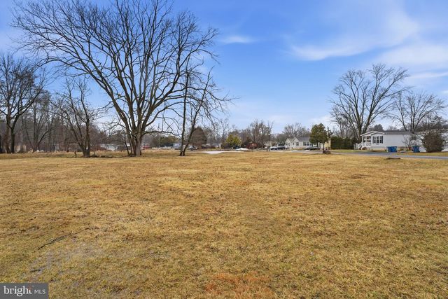 274 HICKORY DR, Doylestown, PA 18901