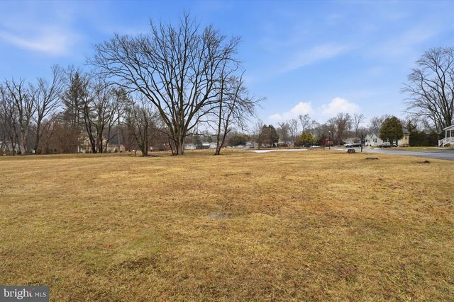 274 HICKORY DR, Doylestown, PA 18901