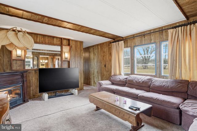 274 HICKORY DR, Doylestown, PA 18901