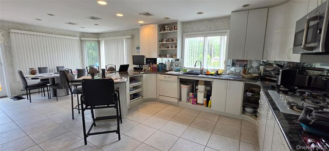 31 Lowell Drive, New City, NY 10956