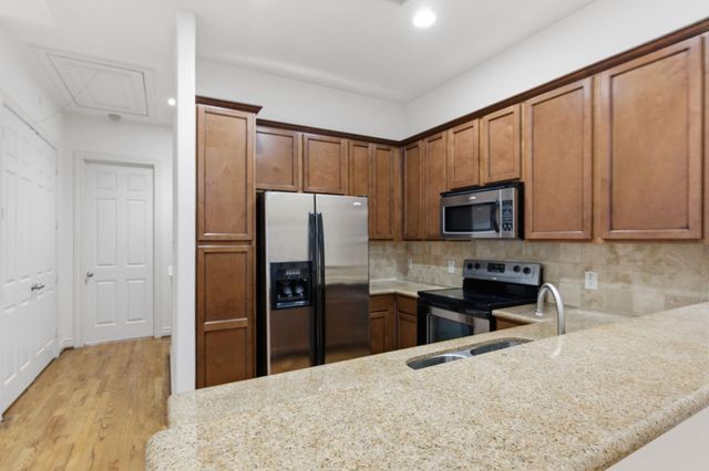 1303 Sherwood Point Lane, Houston, TX 77043