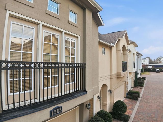 1303 Sherwood Point Lane, Houston, TX 77043