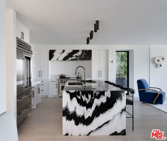 1126 Stradella Road, Los Angeles, CA 90077