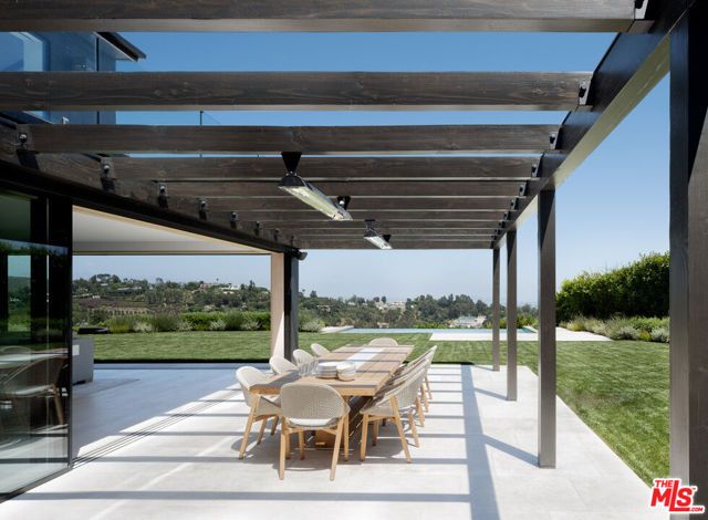 1126 Stradella Road, Los Angeles, CA 90077