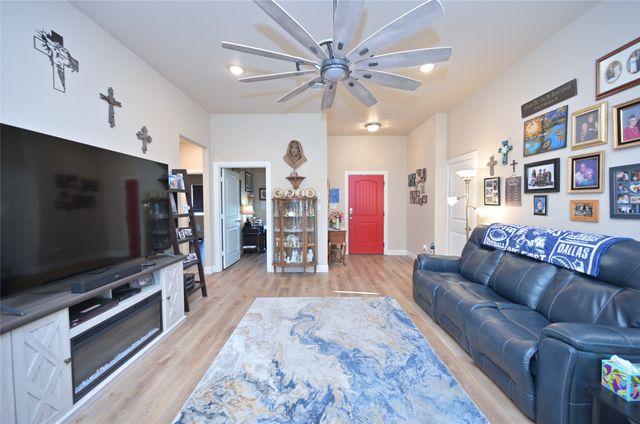 540 Islet Drive, Runaway Bay, TX 76426