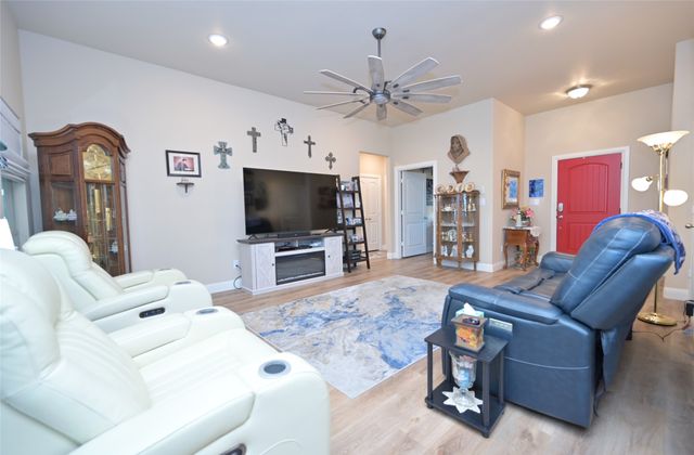 540 Islet Drive, Runaway Bay, TX 76426