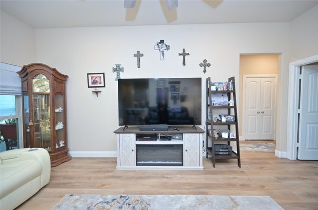 540 Islet Drive, Runaway Bay, TX 76426