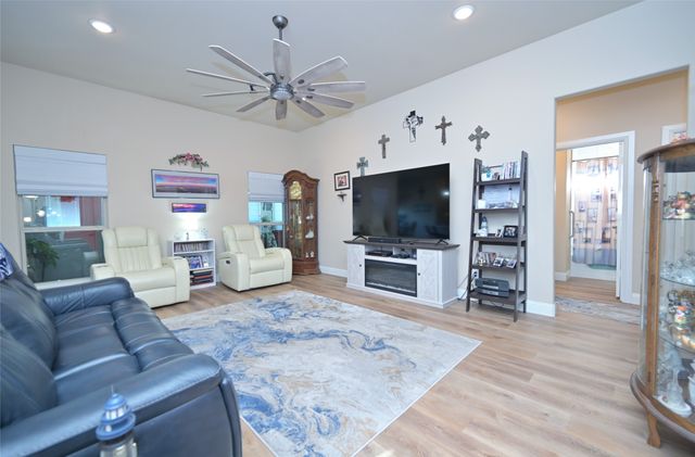 540 Islet Drive, Runaway Bay, TX 76426