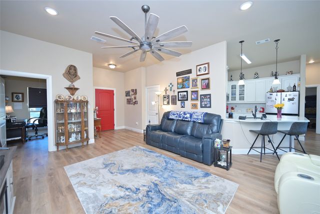 540 Islet Drive, Runaway Bay, TX 76426