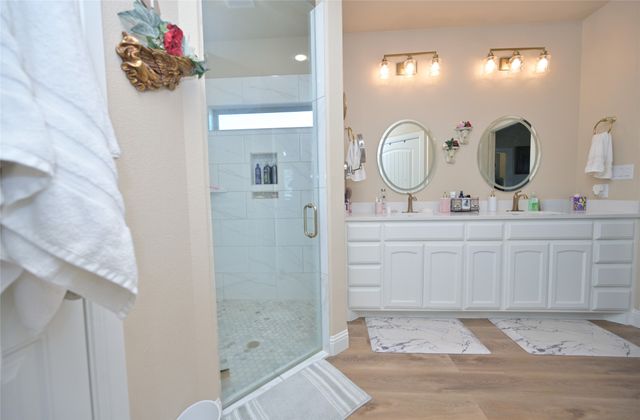 540 Islet Drive, Runaway Bay, TX 76426