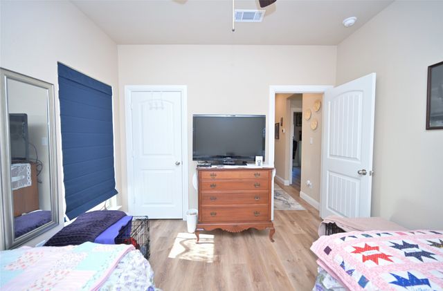 540 Islet Drive, Runaway Bay, TX 76426