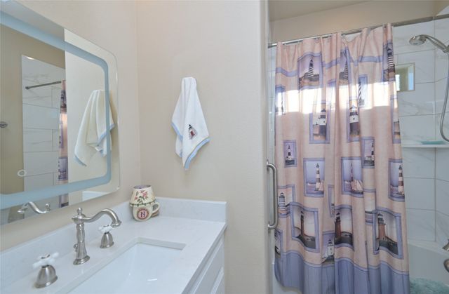 540 Islet Drive, Runaway Bay, TX 76426